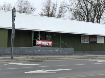 Front of Bisnett's Store
